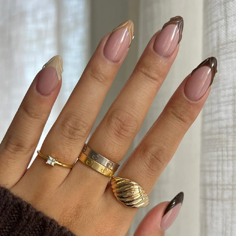 Kreative Nagelspitzen im eleganten Design Karnz