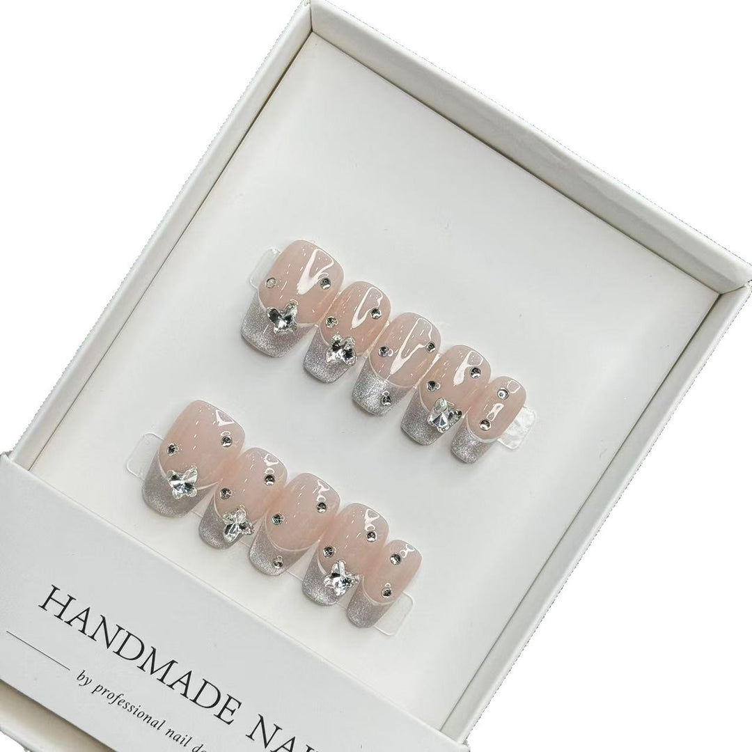 Handgemachtes Dekoratives Press-On Nagelkunstset mit Rhinstein- und Glitzerakzenten