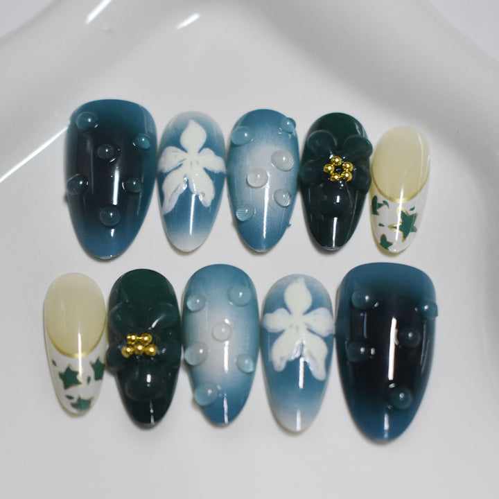Dekorative Press-On Nagelkunst mit Blümchen-Elementen Karnz