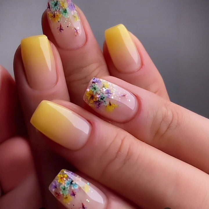 Kreative Nagelkunst mit Exotischem Blattdesign Karnz