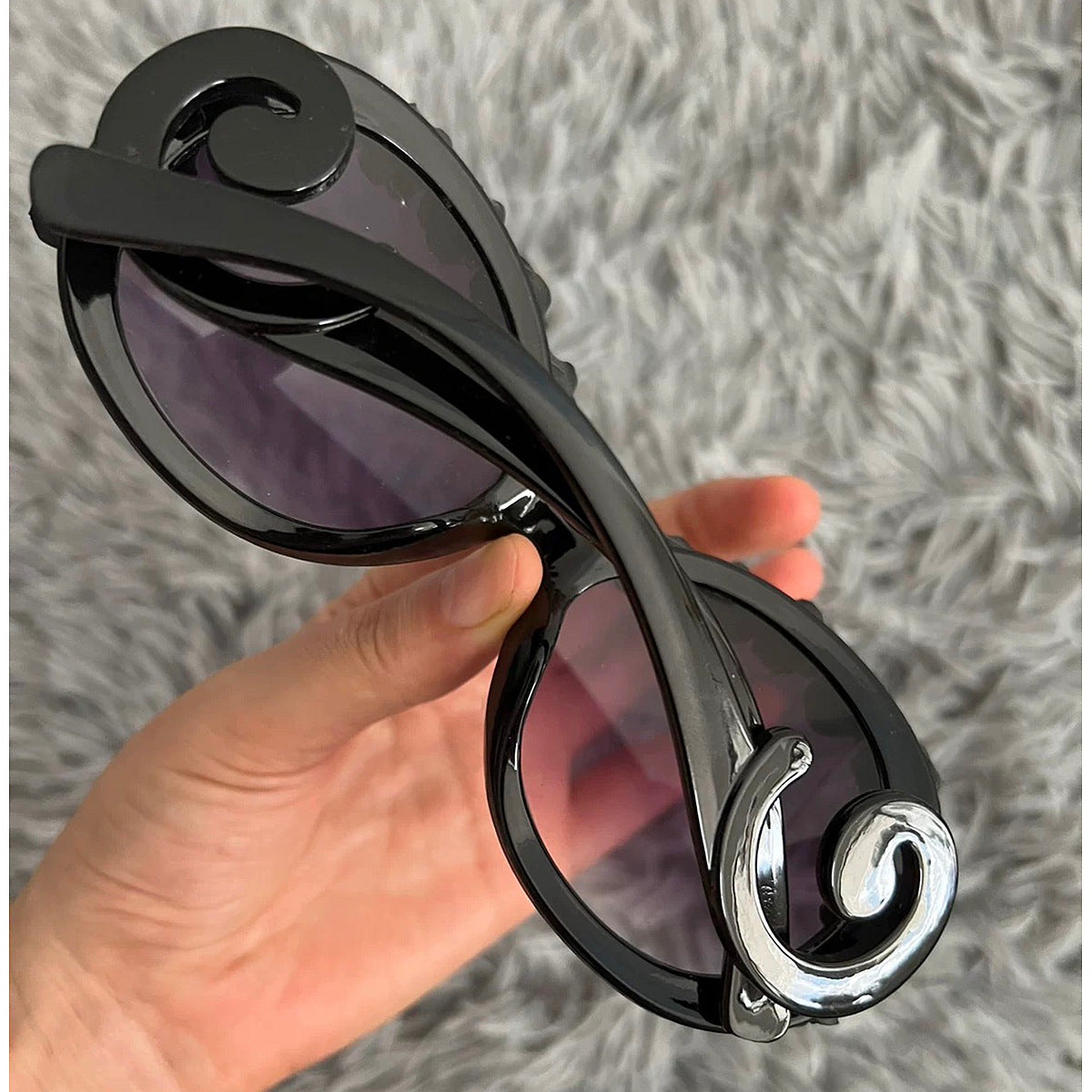 Damen Sonnenbrille mit floralen Akzenten Karnz