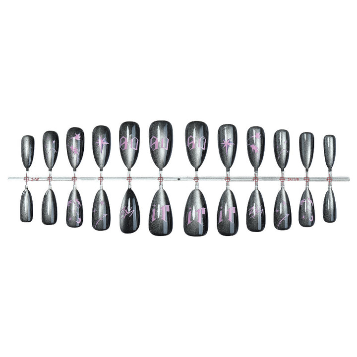 Künstlerisches Press-On-Nägel-Set mit schickem Gothic-Design Karnz