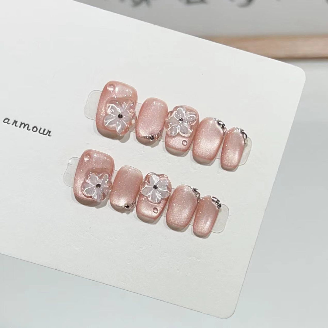 Blumenverziertes Press-On-Nageldesign-Set