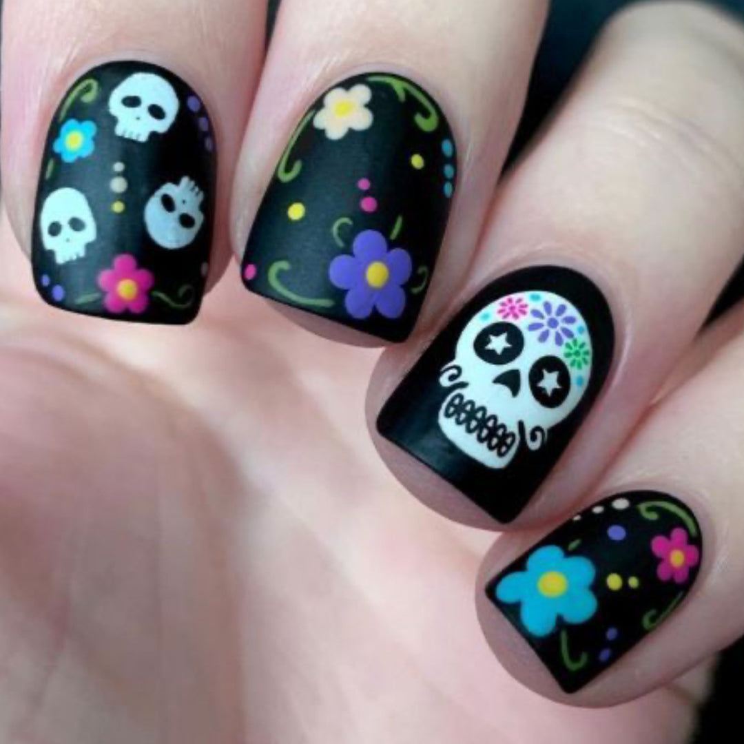 Künstlerische Halloween-Themen-Nagelkunst Karnz