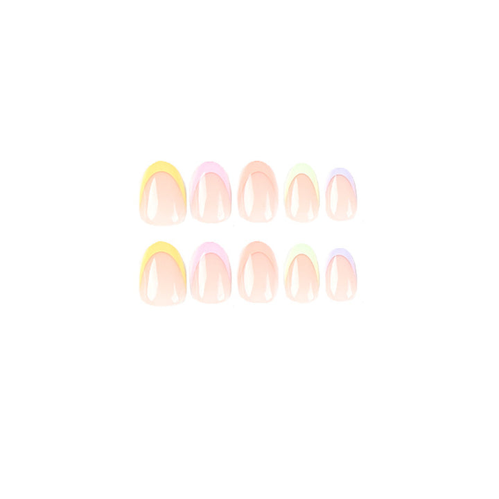 Kunstvolle Nagelverlängerungen mit elegante Farbverlauf und Glanz Karnz
