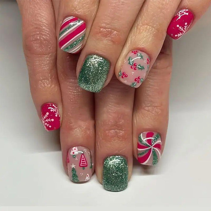 Künstlerische winterliche Nail Art Karnz