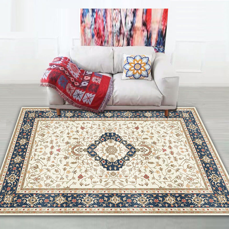 Dekorativer orientalisch inspirierter Teppich