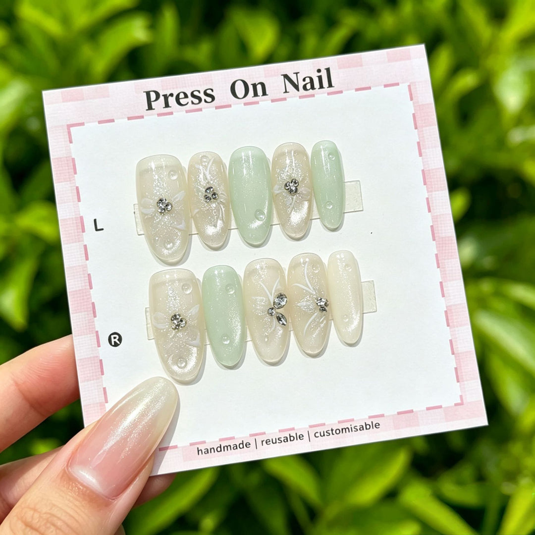 Glamourös Press-On Nagelkunst Set mit dekorativen Strasssteinen