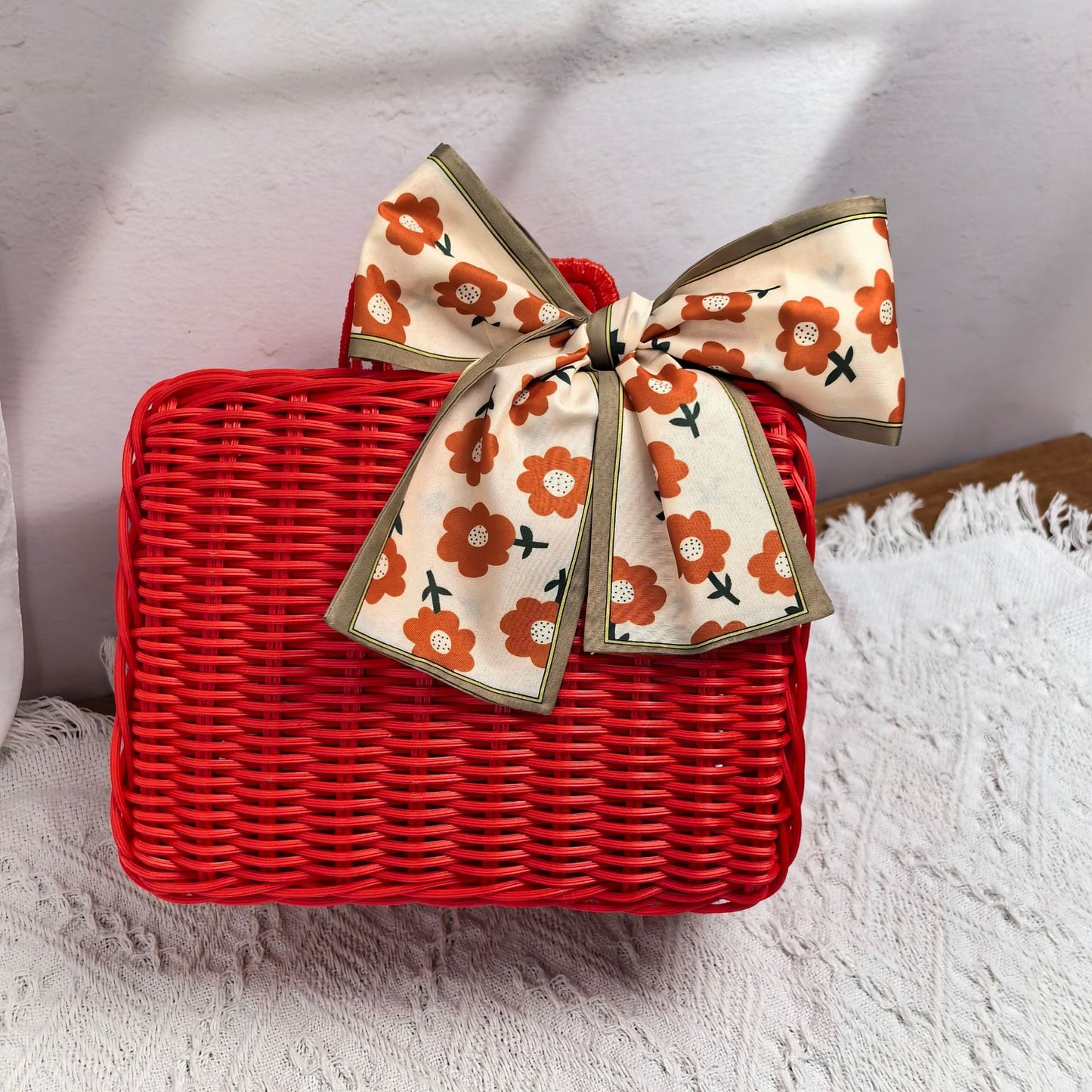 Damen eleganter Handtasche aus geflochtenem Material Karnz