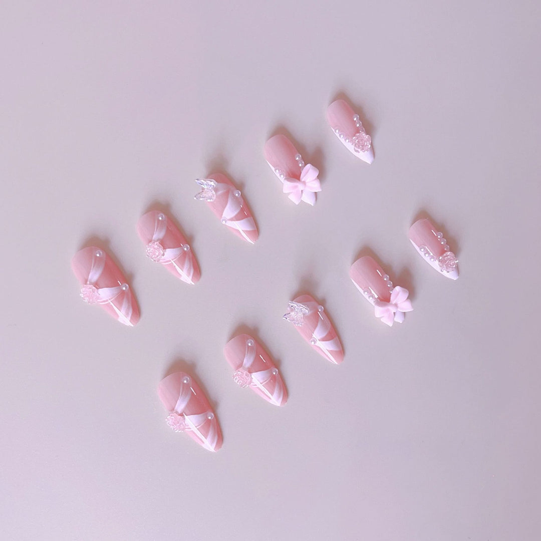 Kunstnagelset mit romantischen 3D-Blüten- und Schleifenverzierungen Karnz