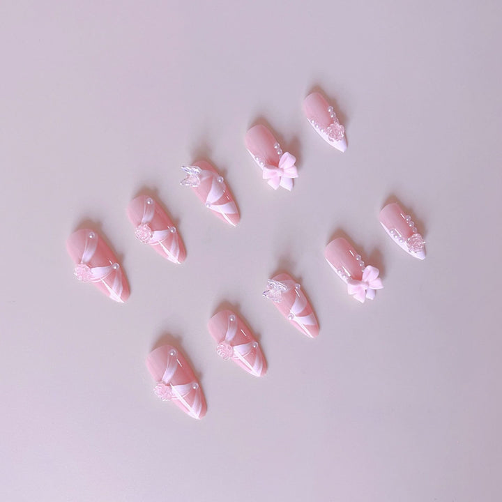 Kunstnagelset mit romantischen 3D-Blüten- und Schleifenverzierungen Karnz