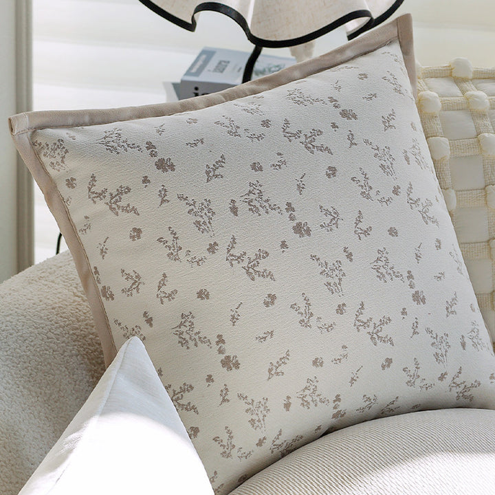 Dekorativer Zierkissenbezug mit floraler Jacquard-Struktur und Samt-Borte Karnz