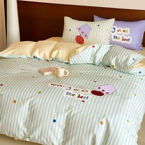 Kinder-Bettwäsche-Set aus Baumwoll-Perkal mit gestreiftem Dessin, applizierten Schriftzügen und verspielten Punkt‑Applikationen