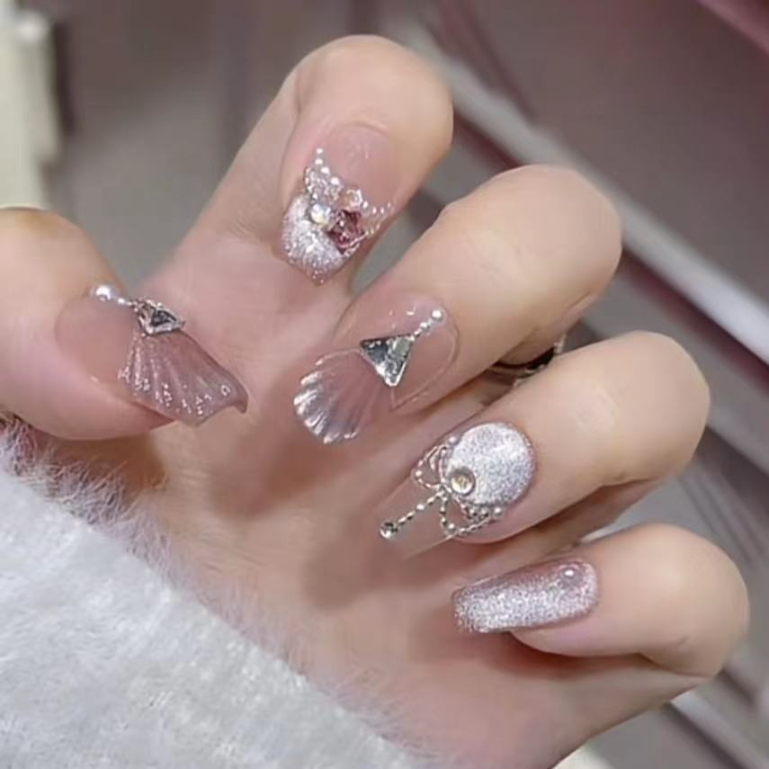 Elegantes 3D-Blumen-Design Press-On Nagelset Karnz
