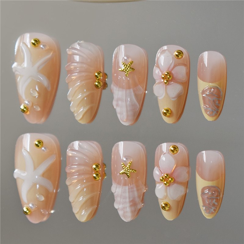 Elegantes Blumendesign-Nagelset Karnz