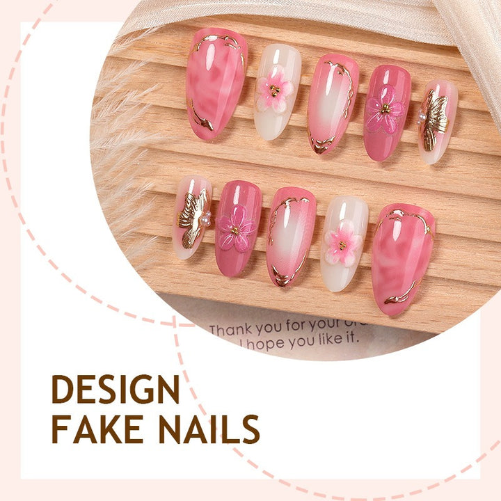 Kunstnagelset mit eleganten Blüten- und Glitzerdetails Karnz