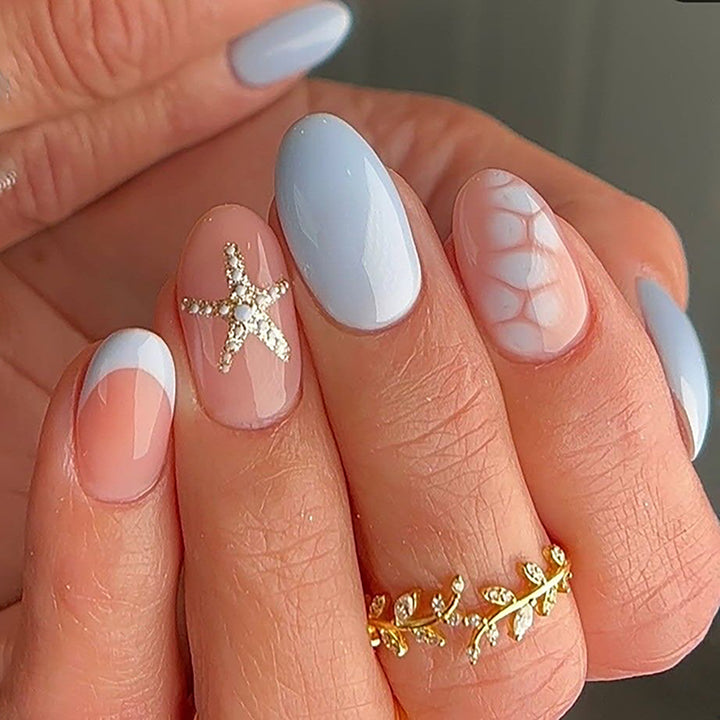 Kunstvolle und elegante Nagelkunst Karnz