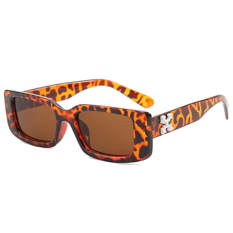 Damen Modische Sonnenbrille mit markantem Design Karnz