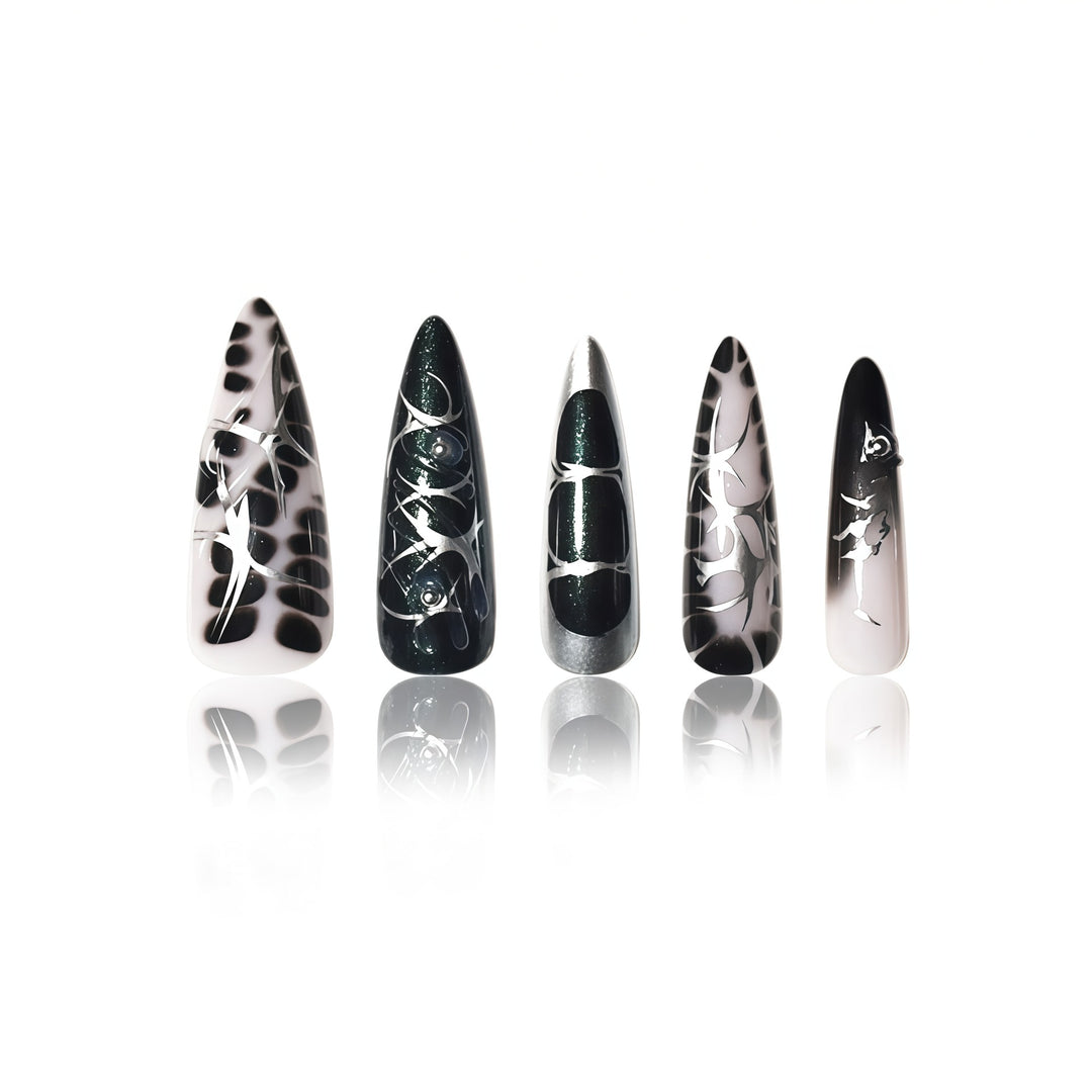 Elegante Stiletto-Nagelkunstverlängerungen mit aufwändigem Design Karnz