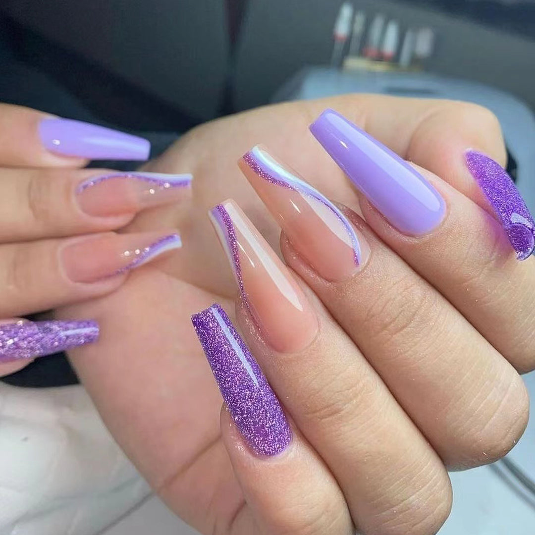 Glamouröse Stiletto-Nägel mit Glitzer- und Ombre-Design Karnz