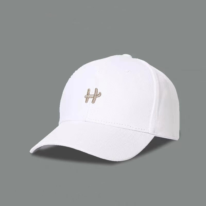 Minimalistische bestickte Mütze