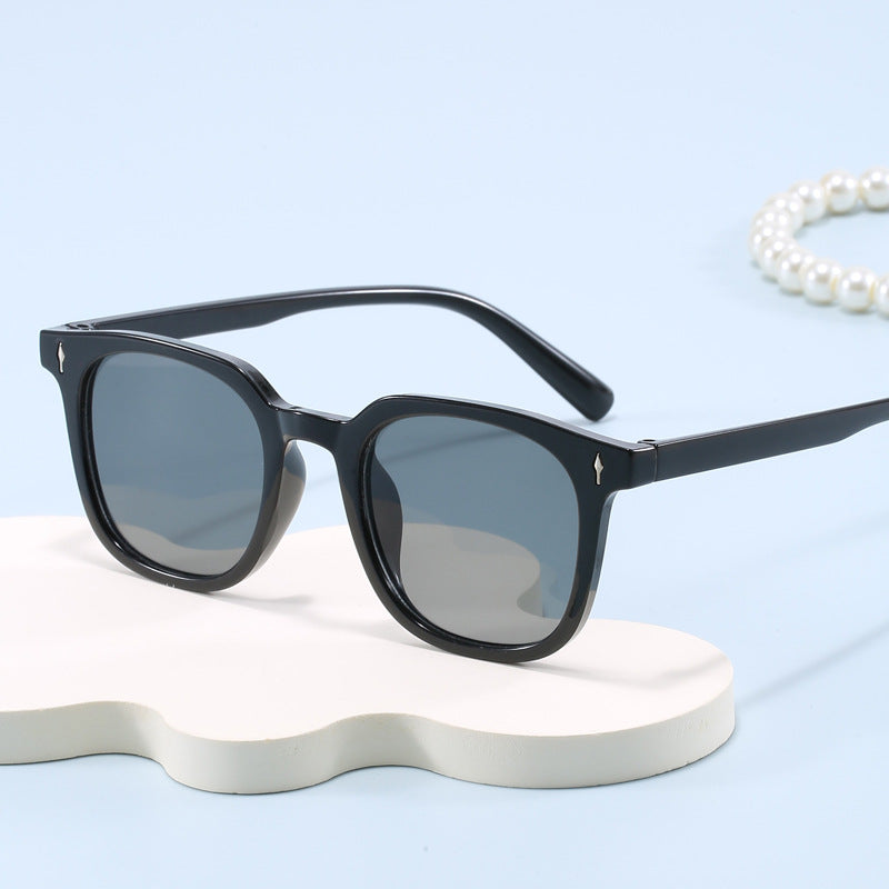 Damen modische quadratische Sonnenbrille mit langlebigem Kunststoffrahmen Karnz