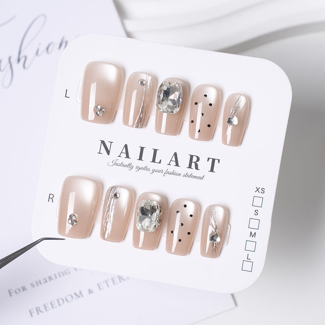 Künstlerisches Press-On-Nagelset mit einzigartigem Leoparden-Design Karnz