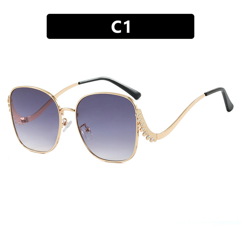 Damen auffällige Sonnenbrille mit funkelnden Applikationen Karnz