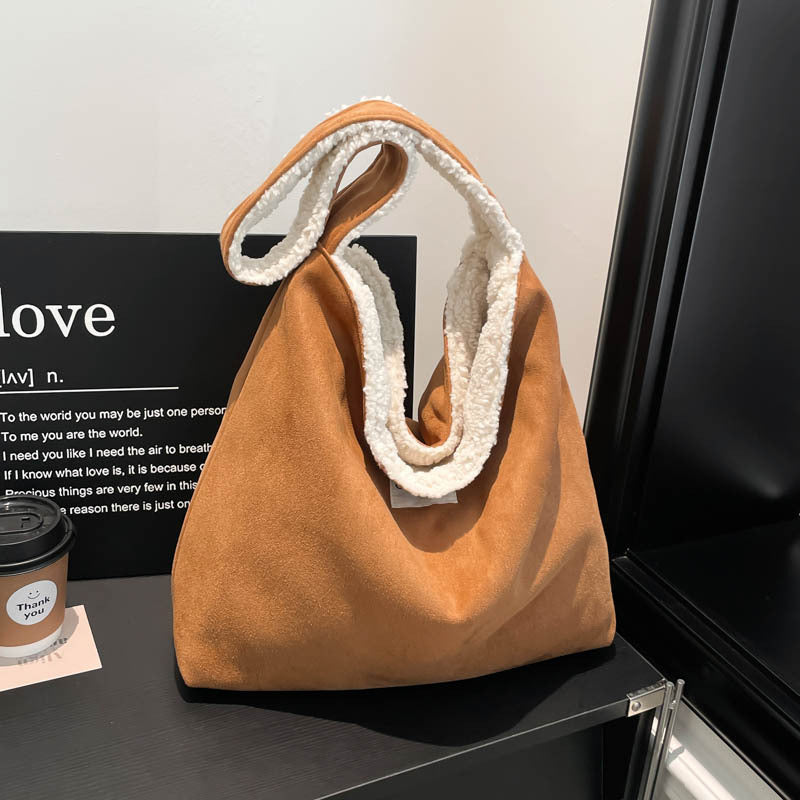 Gemütliche Faux Suede Schultertasche