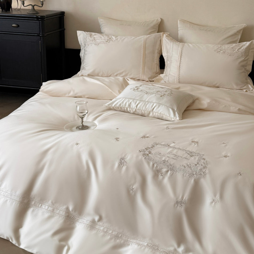 Bestickte Satin Bettdeckenbezug Set mit dekorativen Kissenbezügen