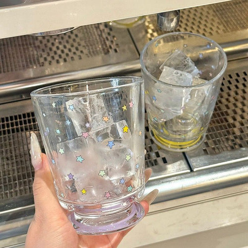 Trinkglas mit Bunten Sternen-Dekor Karnz