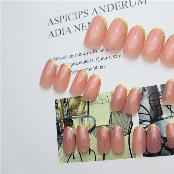 Elegantes Glossy Press-On Nagelset mit goldenen Akzenten