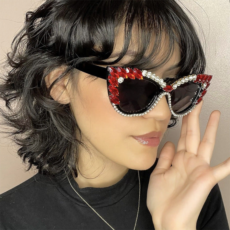 Damen extravagante Cat-Eye Sonnenbrille mit funkelndem Strassbesatz Karnz