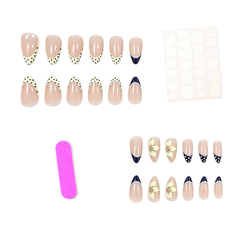 Künstlerisches Florales Acryl-Nageldesign Karnz