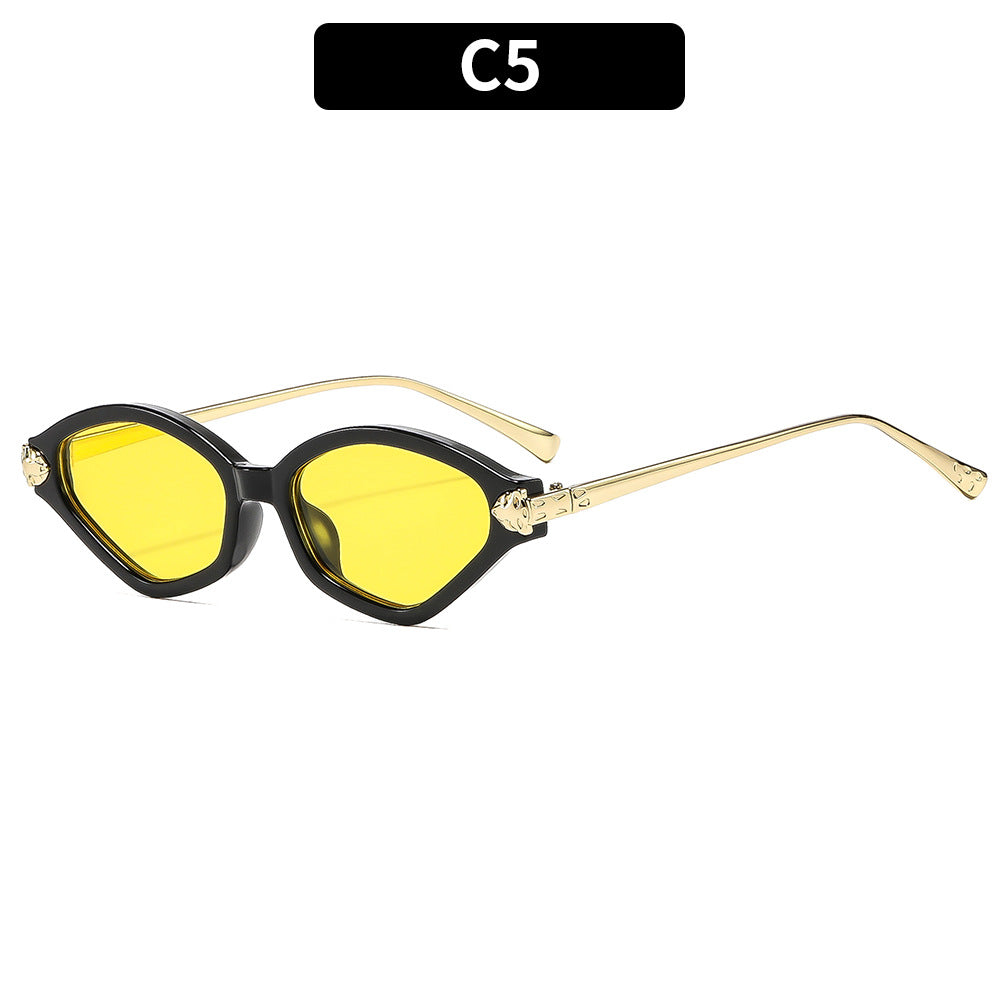 Chice Cat-Eye-Sonnenbrillen mit goldenen Akzentdetails