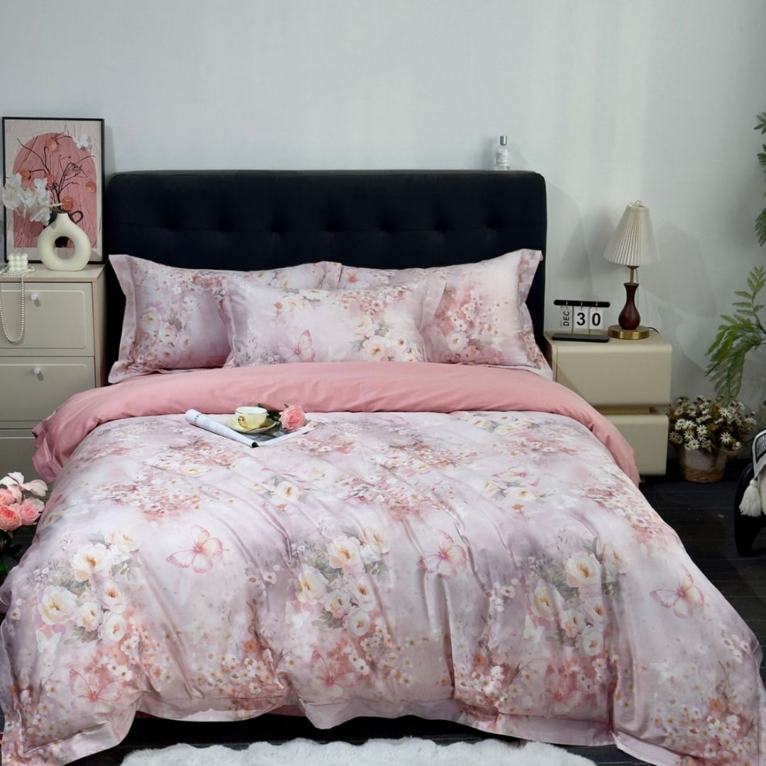 Satin-Bettwäsche-Garnitur mit zartem Blumen- und Schmetterlingsprint und Wendefunktion