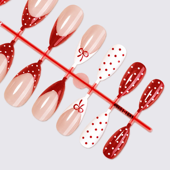 Kunstnagelset mit eleganten Schleifen- und Punkten Karnz