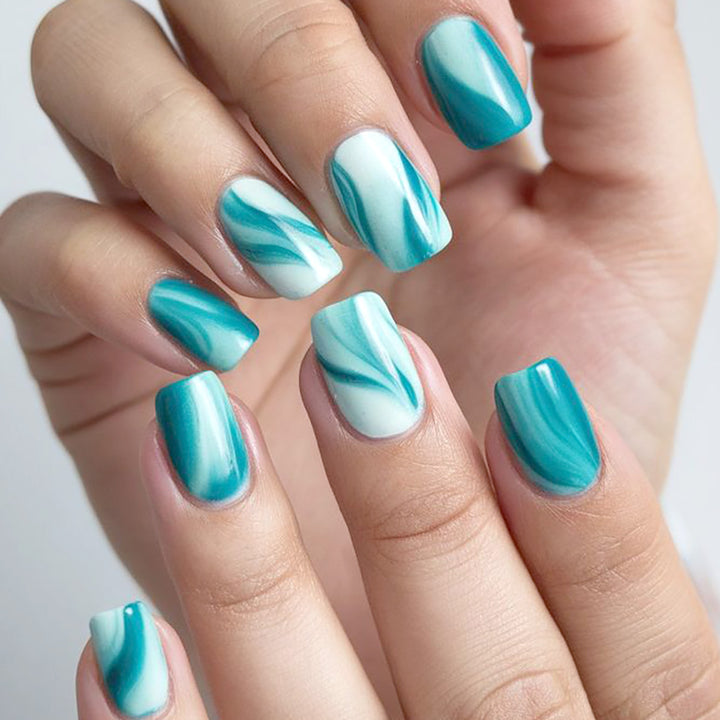 Stylisches Marmor-Nagelkunst Karnz