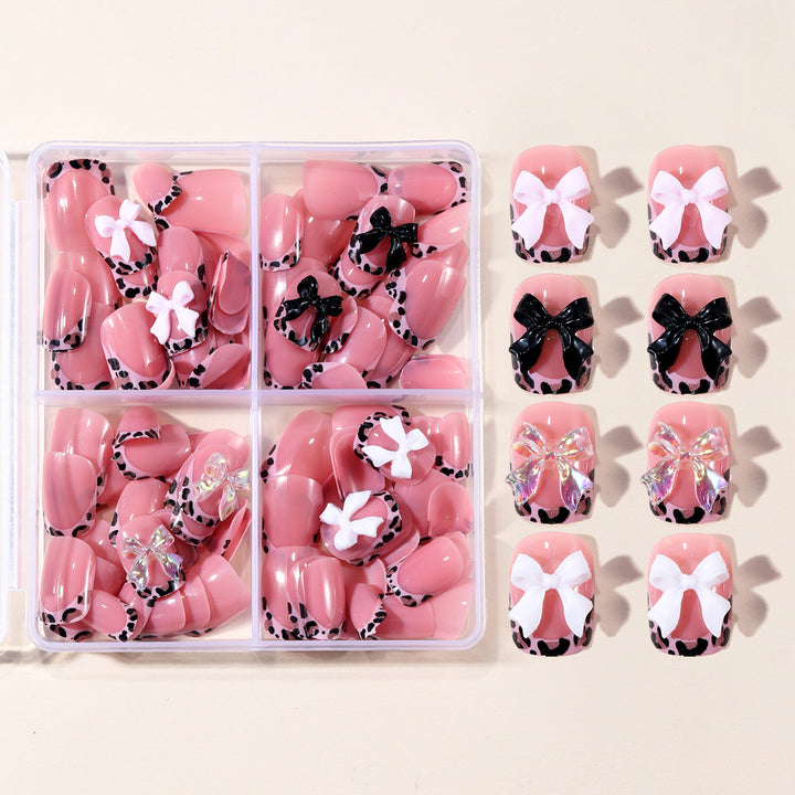 Dekoratives Faux-Nagelkunst-Set Karnz
