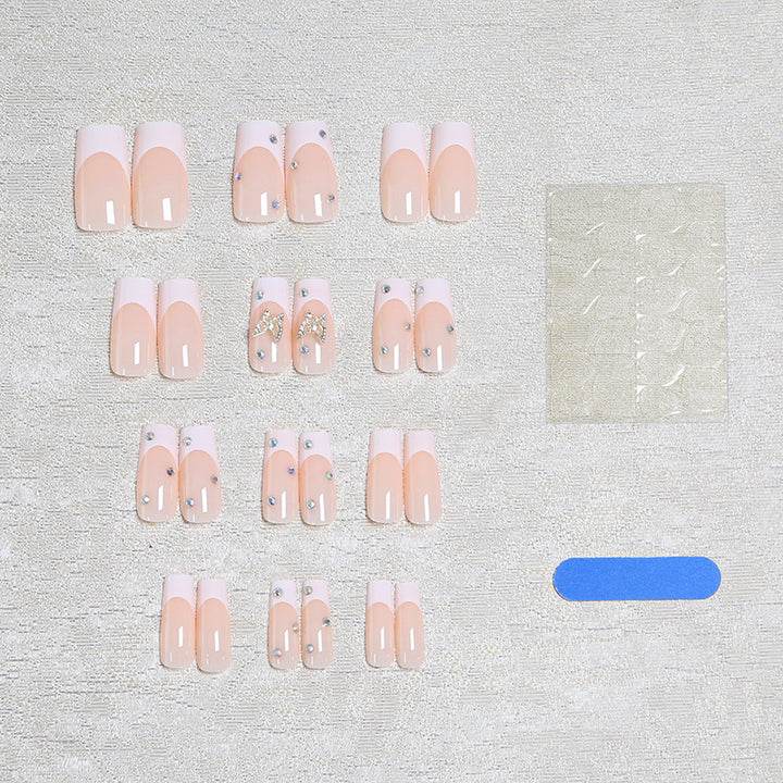 Kunstvolle Nagelset mit Schmetterlingsverzierung Karnz