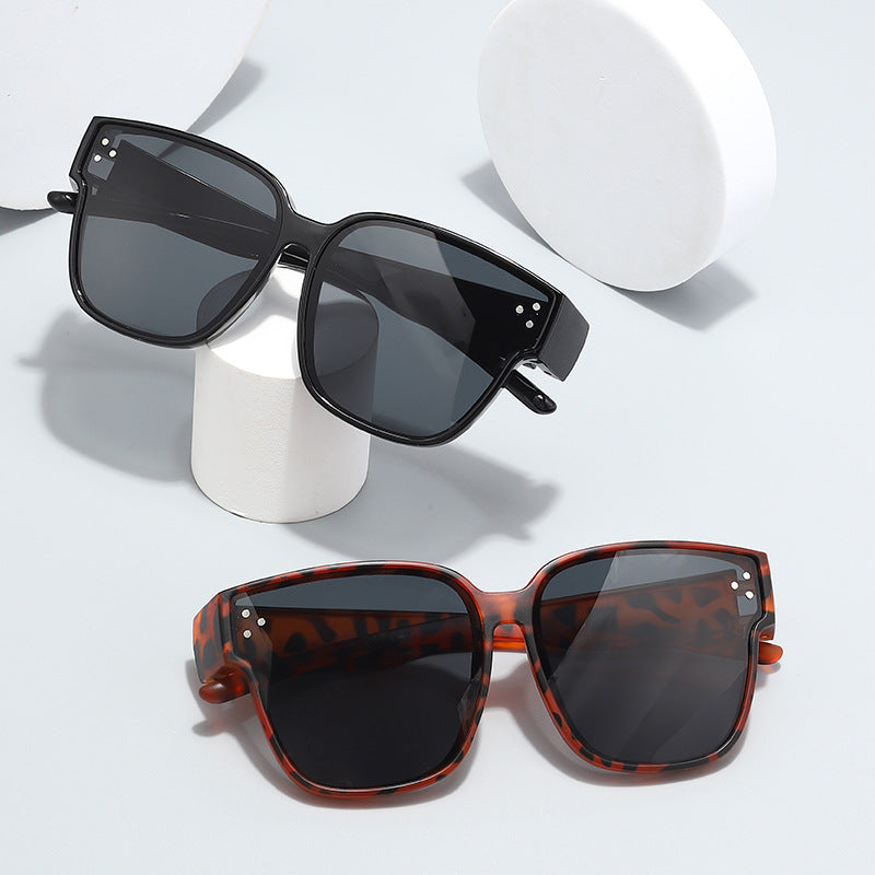DamenModische Sonnenbrille im klaren Linien-Design mit hohem UV-Schutz Karnz