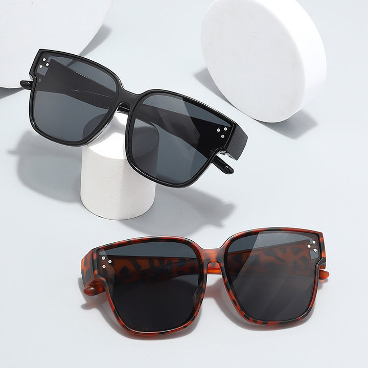 DamenModische Sonnenbrille im klaren Linien-Design mit hohem UV-Schutz Karnz