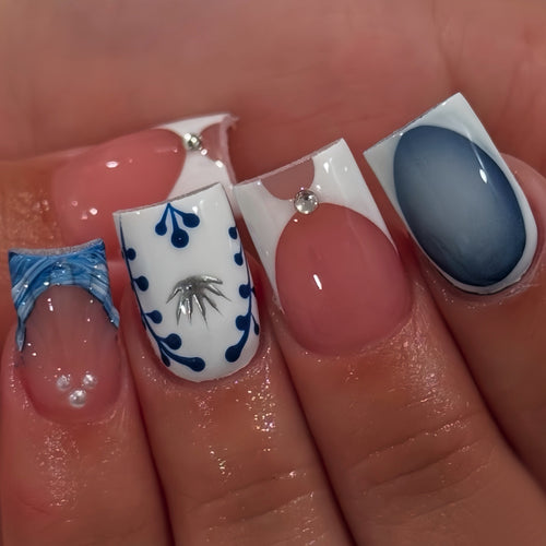 Dekorative Nagelkunst Karnz