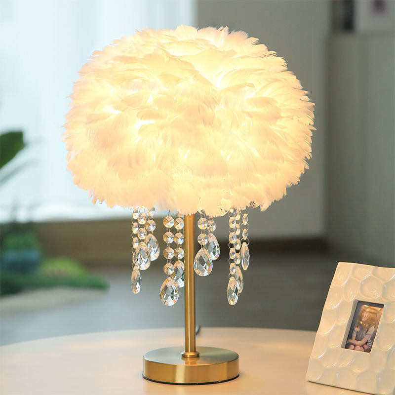Federlampe mit Kristallakzenten