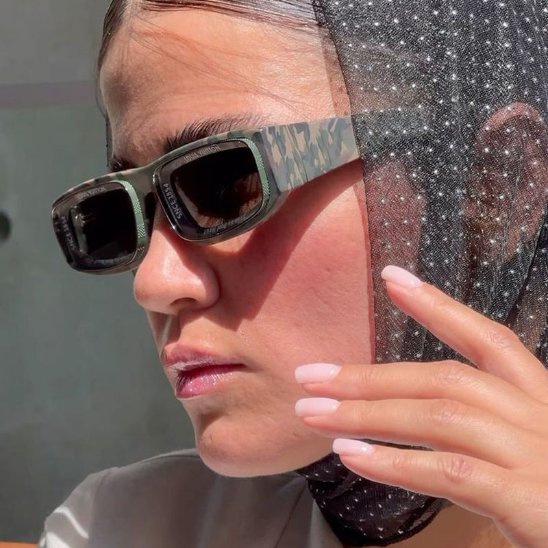 Damen trendige rechteckige Sonnenbrille mit elegantem Farbenspiel Karnz