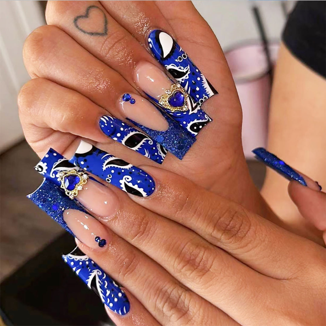 Dekorative Press-On-Nagelkunst mit einzigartigen Mustern