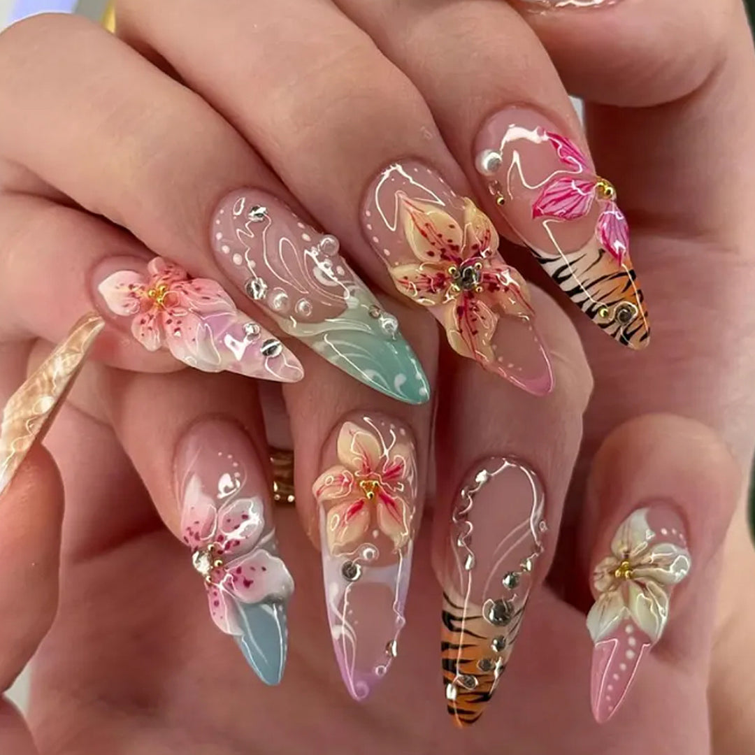 Dekorative Nagelkunst Karnz
