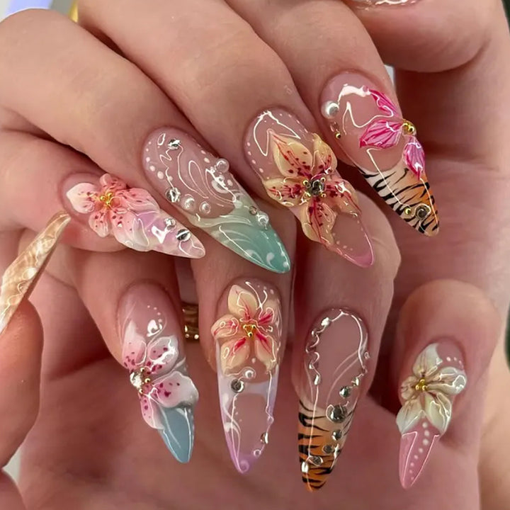 Dekorative Nagelkunst Karnz
