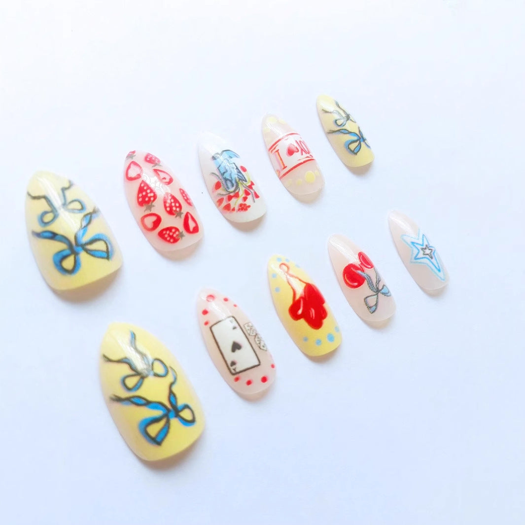Kunstnagelset mit verspielten Motiven und kreativen Designs Karnz