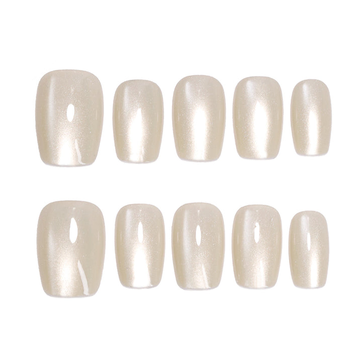Nagelverlängerungen im eleganten Look Karnz